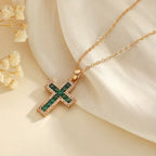 Collier Pendentif Croix Émeraude Solène | Or