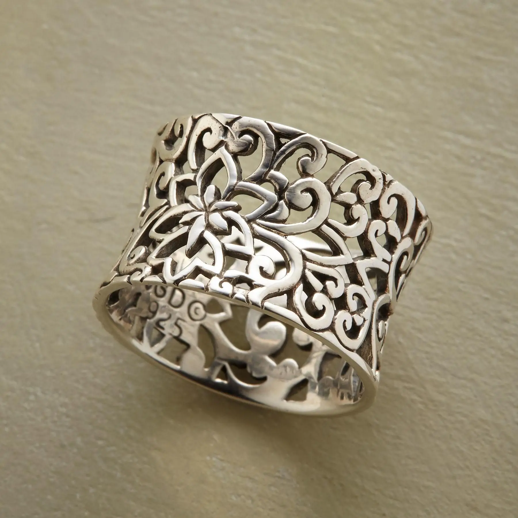 Bague - Motif vintage en argent